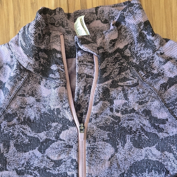 Athleta Purple Patterned Top - Picture 4 of 7